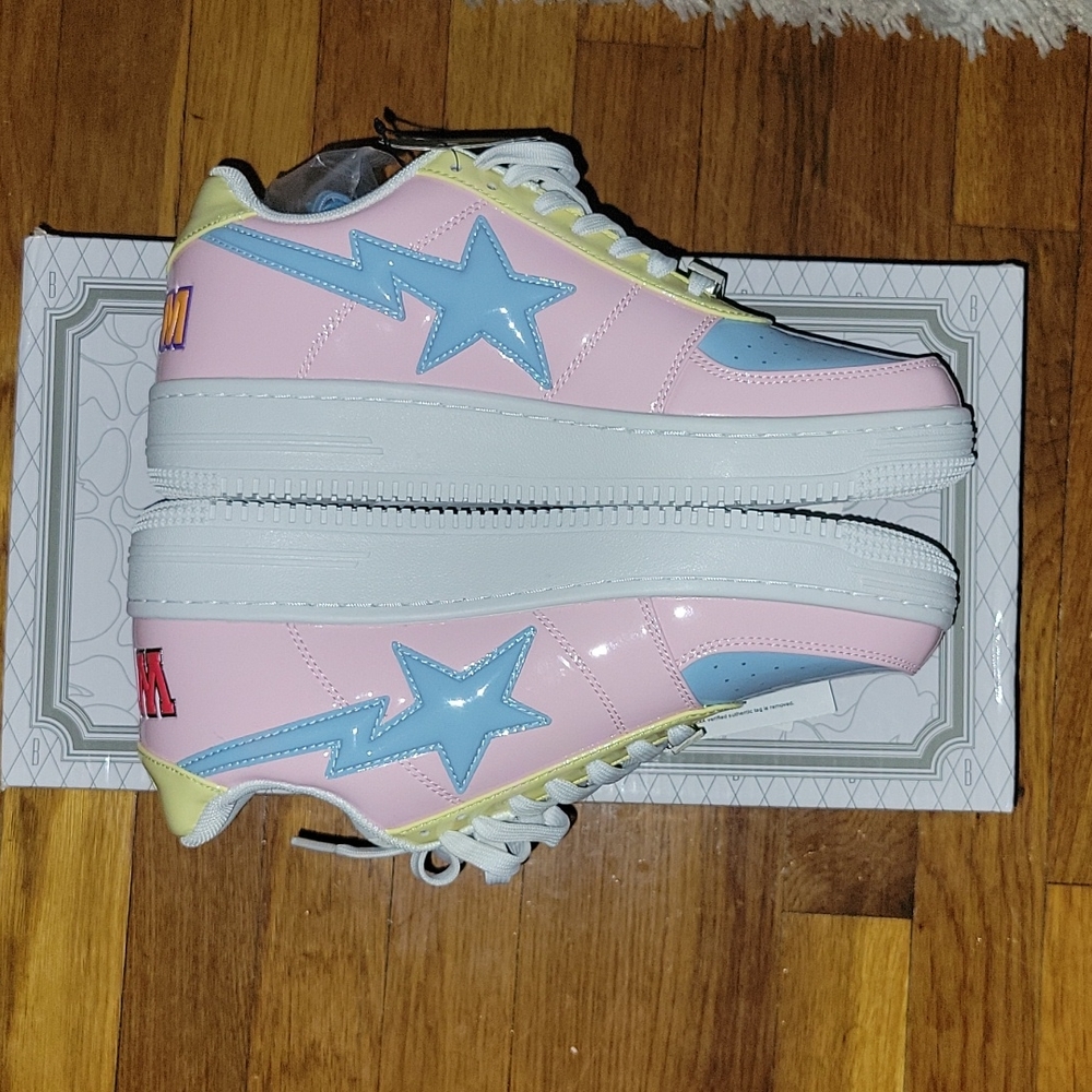 NEW-DS. A Bathing Ape Shark Bapesta Low M1 . WGM. PINK. US Men's 8.5/ Women's 10